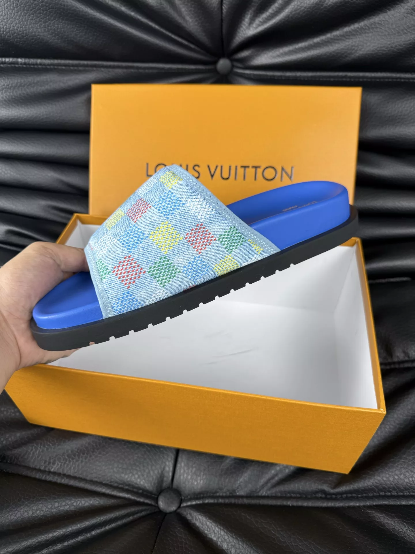 WellDesigned 8809 Louis Vuitton Slippers For Men