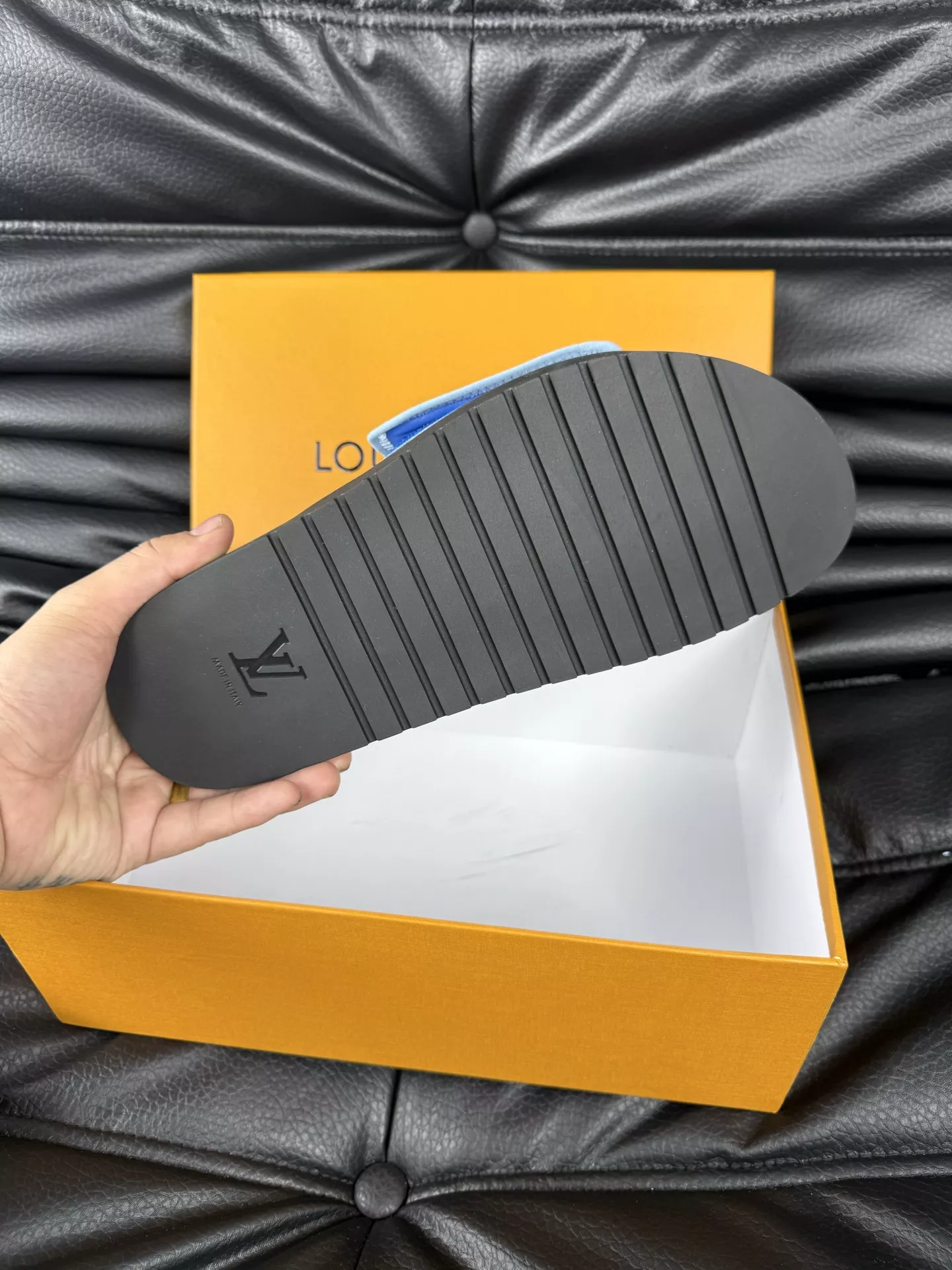 WellDesigned 8809 Louis Vuitton Slippers For Men