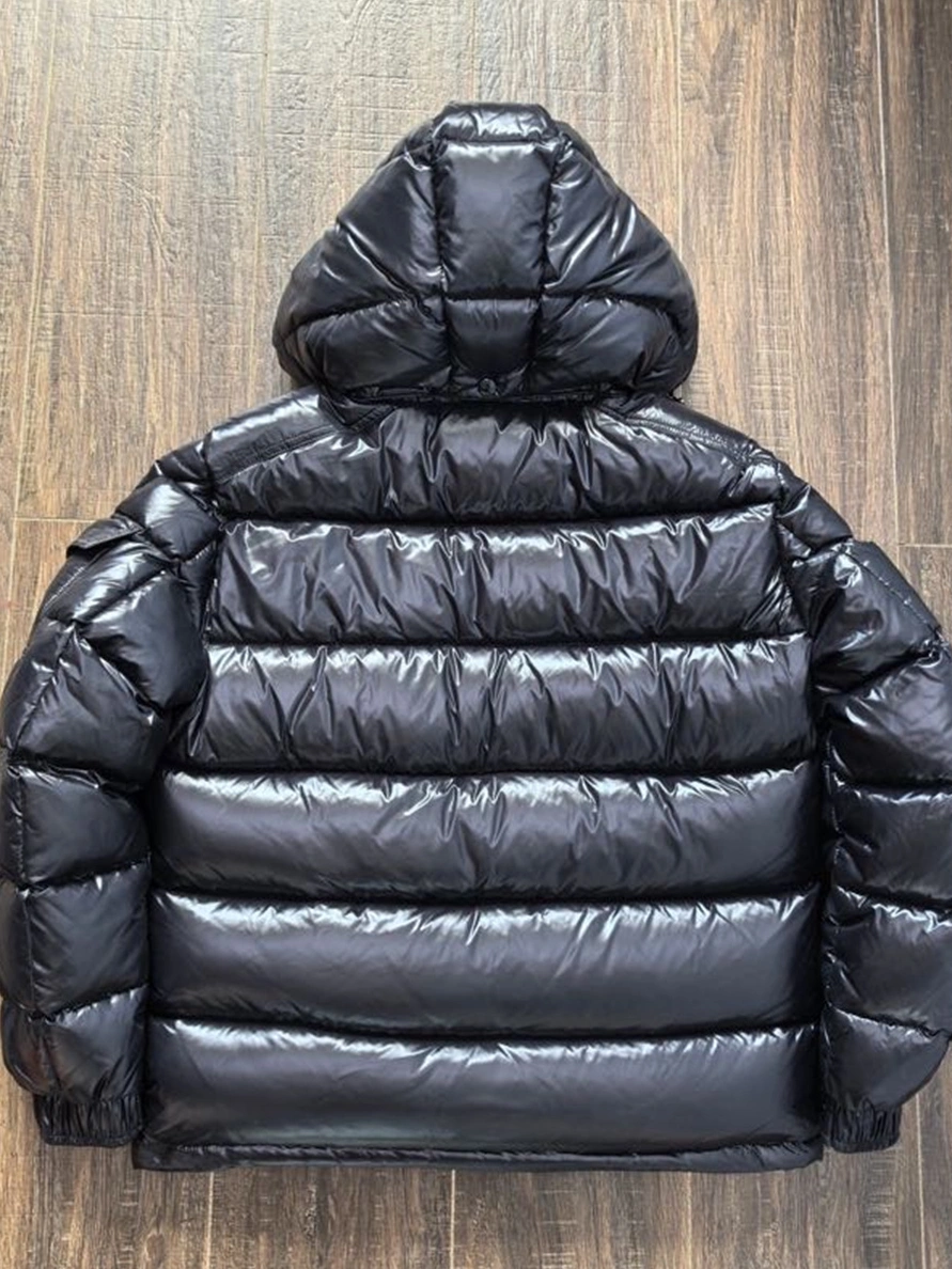 WellDesigned 9018 Moncler Down Feather Coat Long Sleeved For Unisex