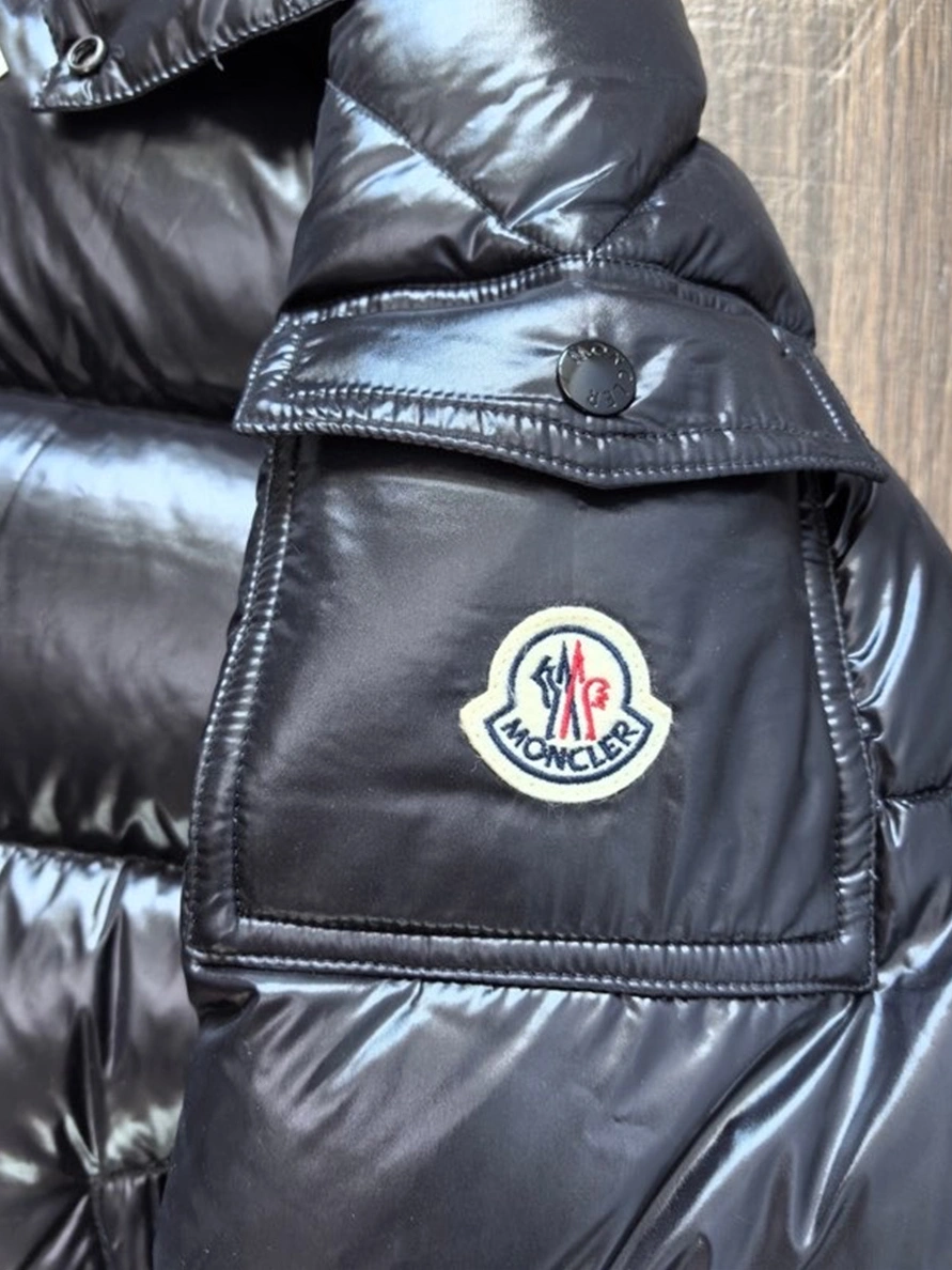 WellDesigned 9018 Moncler Down Feather Coat Long Sleeved For Unisex