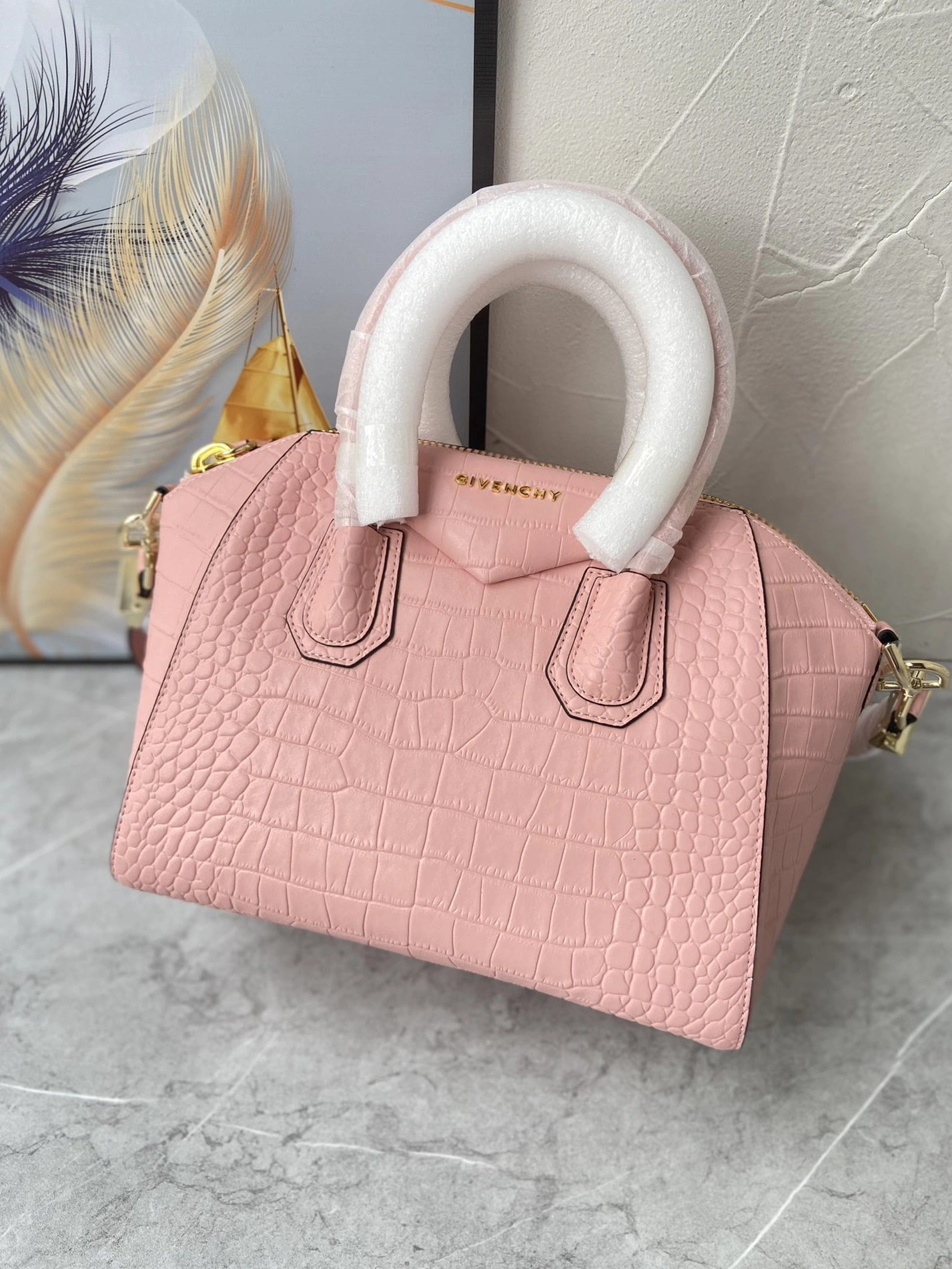 WellDesigned 911 Givenchy AAA Quality Handbags For Women
