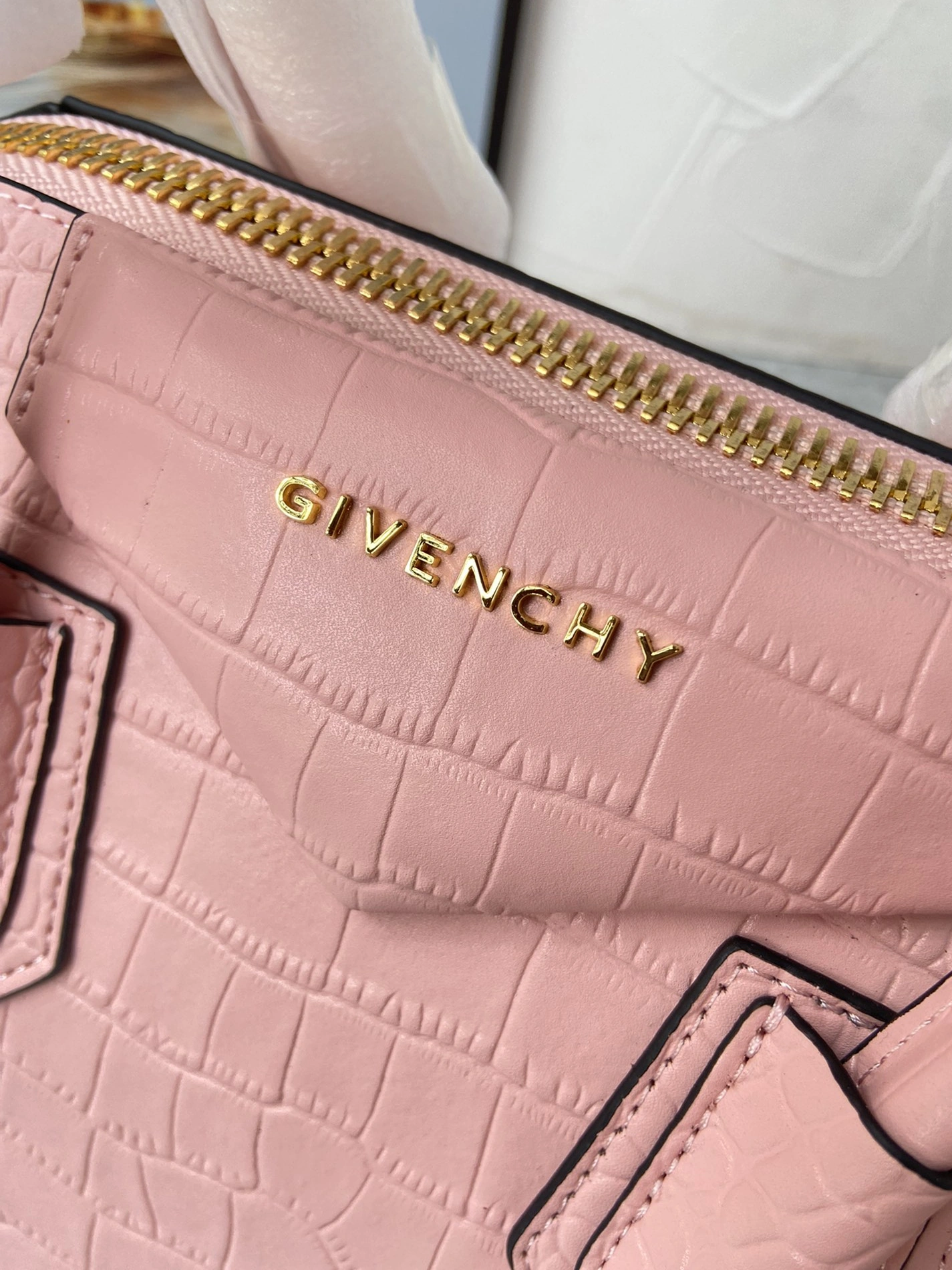 WellDesigned 911 Givenchy AAA Quality Handbags For Women