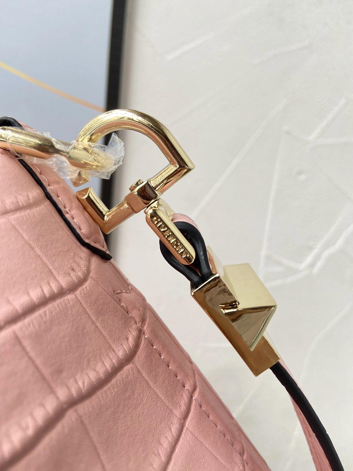 WellDesigned 911 Givenchy AAA Quality Handbags For Women