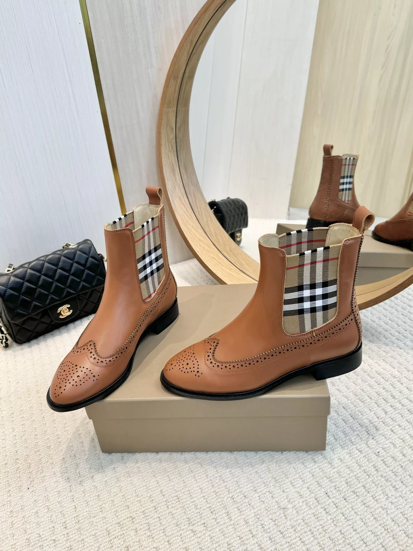 WellDesigned 9343 Burberry Boots For Women