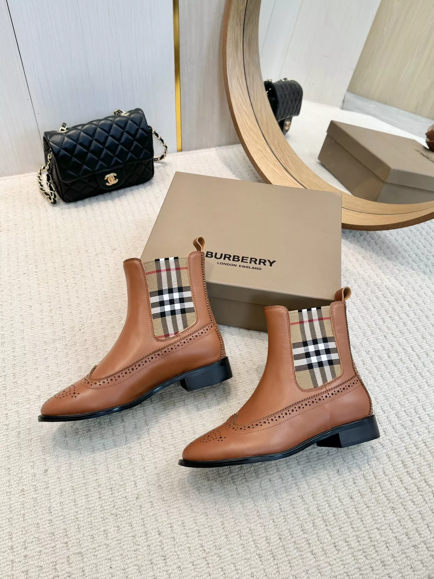 WellDesigned 9343 Burberry Boots For Women
