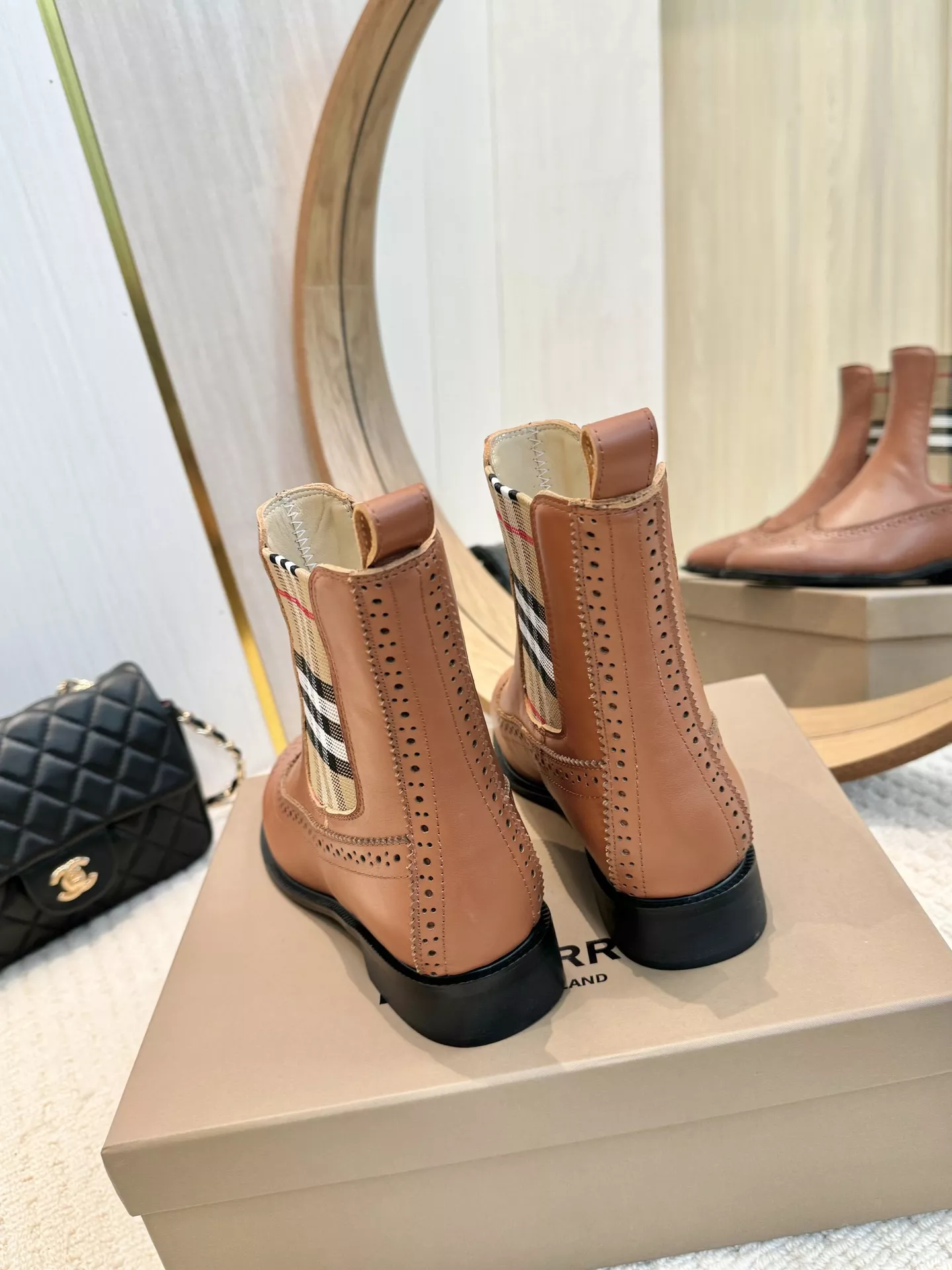 WellDesigned 9343 Burberry Boots For Women