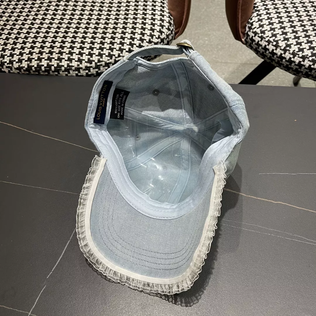 WellDesigned 9435 Louis Vuitton LV Caps