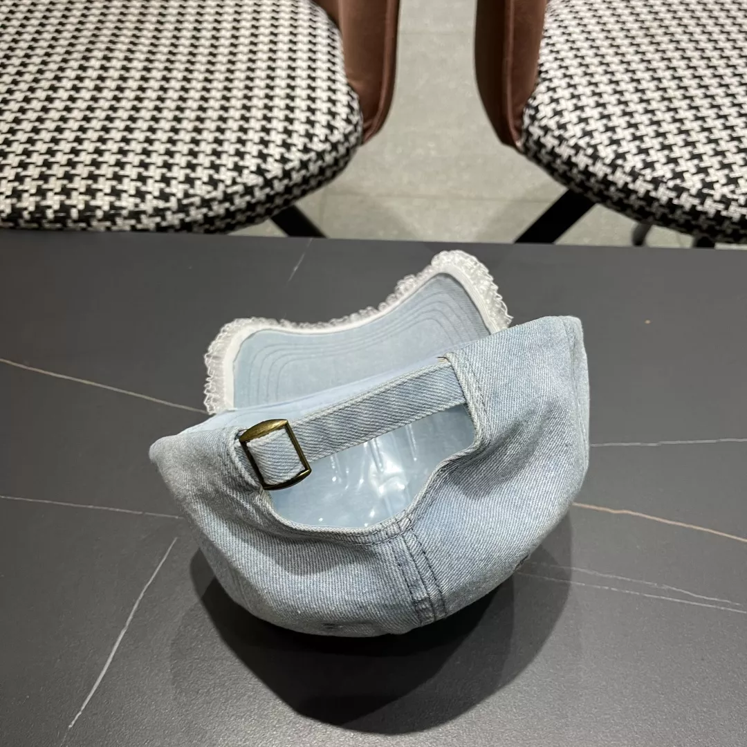 WellDesigned 9435 Louis Vuitton LV Caps