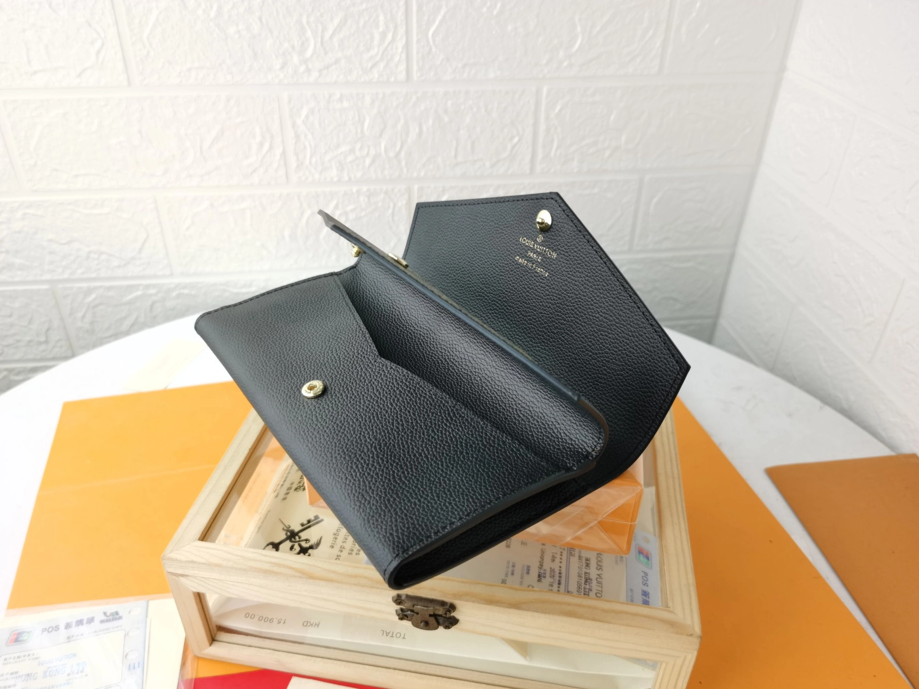WellDesigned 9438 Louis Vuitton LV Card Case For Women
