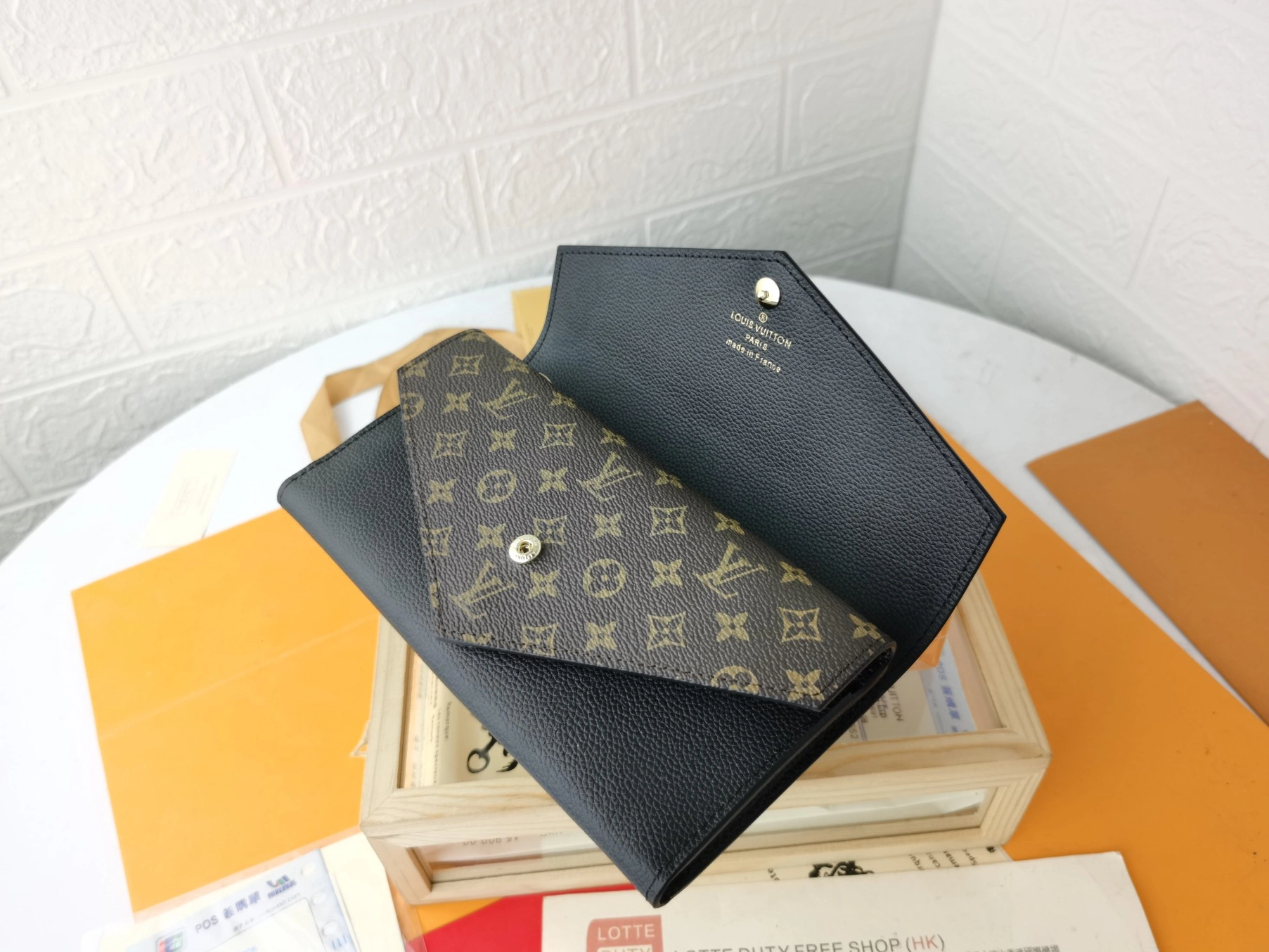 WellDesigned 9438 Louis Vuitton LV Card Case For Women