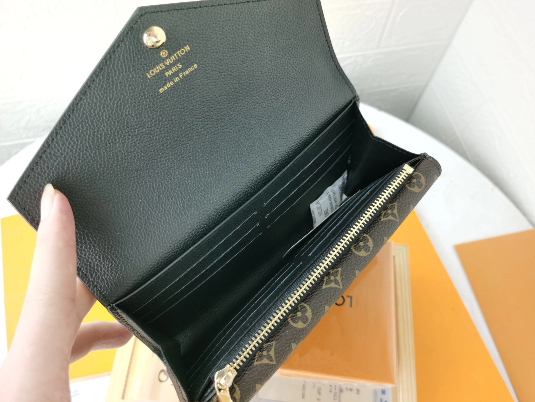 WellDesigned 9438 Louis Vuitton LV Card Case For Women