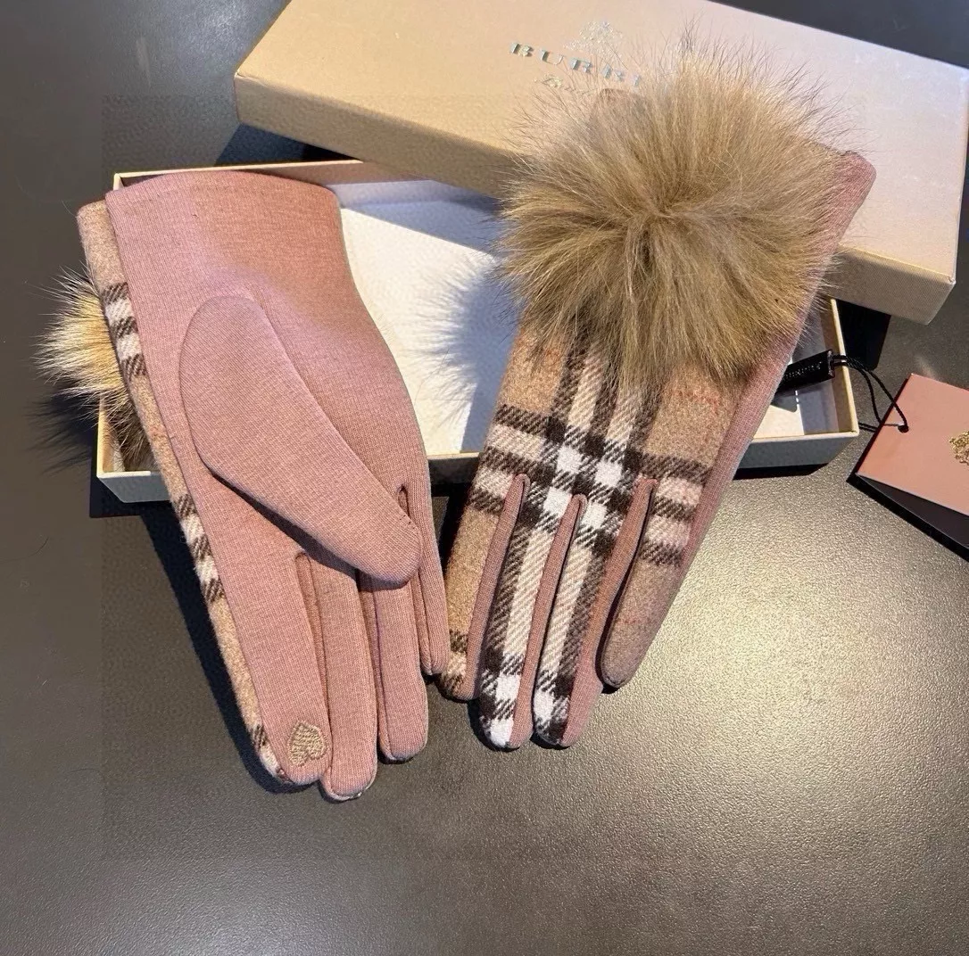 WellDesigned 9439 Burberry Gloves