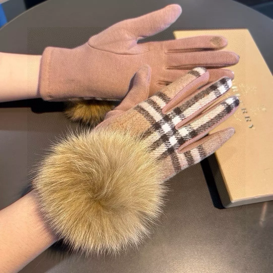 WellDesigned 9439 Burberry Gloves