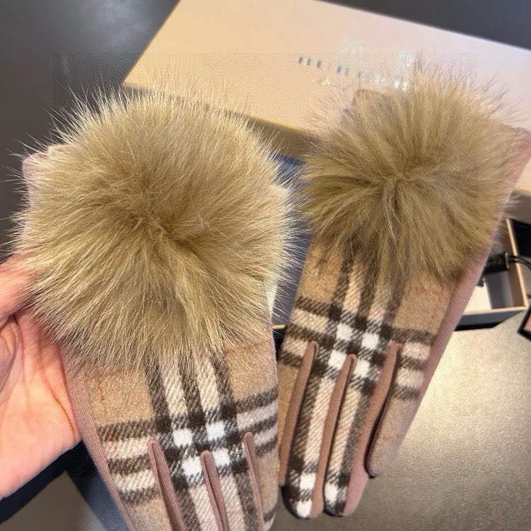 WellDesigned 9439 Burberry Gloves