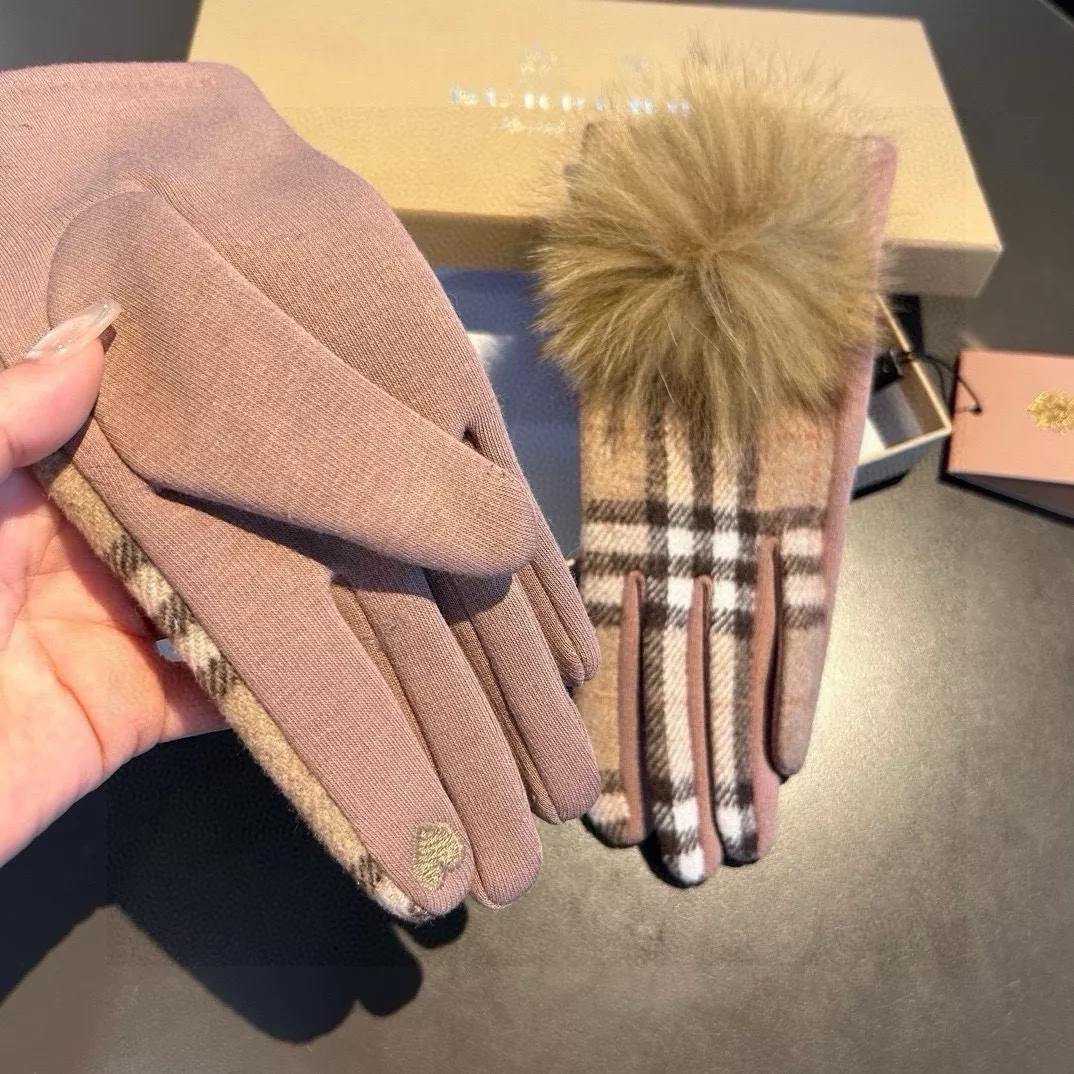 WellDesigned 9439 Burberry Gloves
