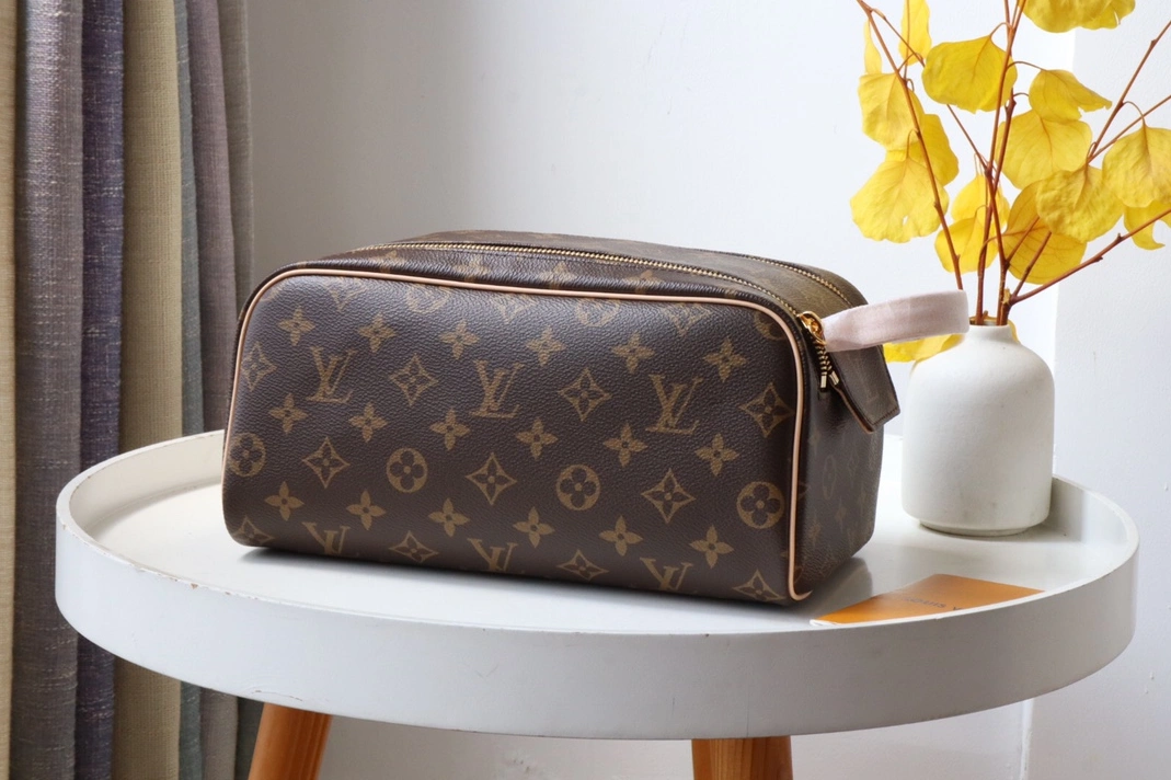 WellDesigned 9464 Louis Vuitton AAA Quality Handbags For Women