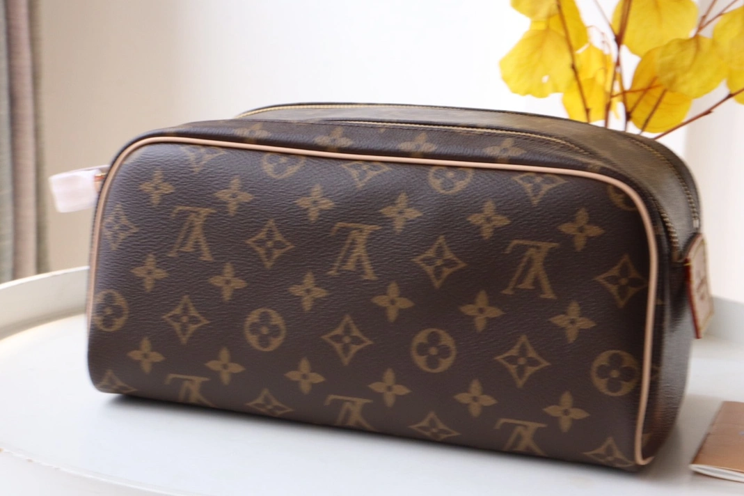 WellDesigned 9464 Louis Vuitton AAA Quality Handbags For Women