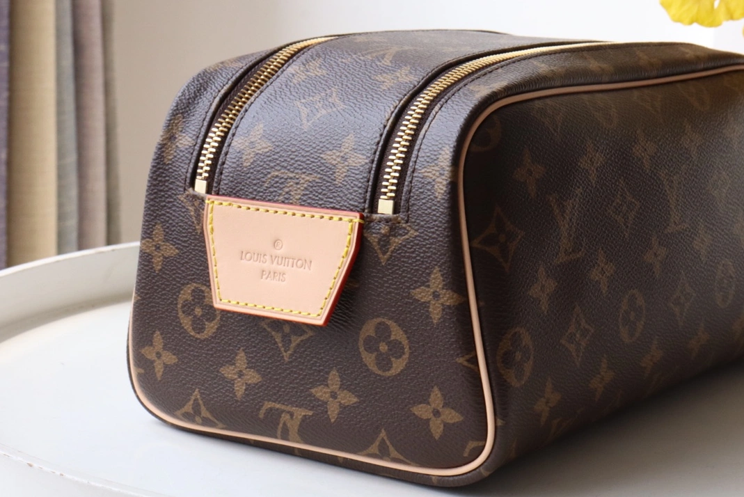 WellDesigned 9464 Louis Vuitton AAA Quality Handbags For Women