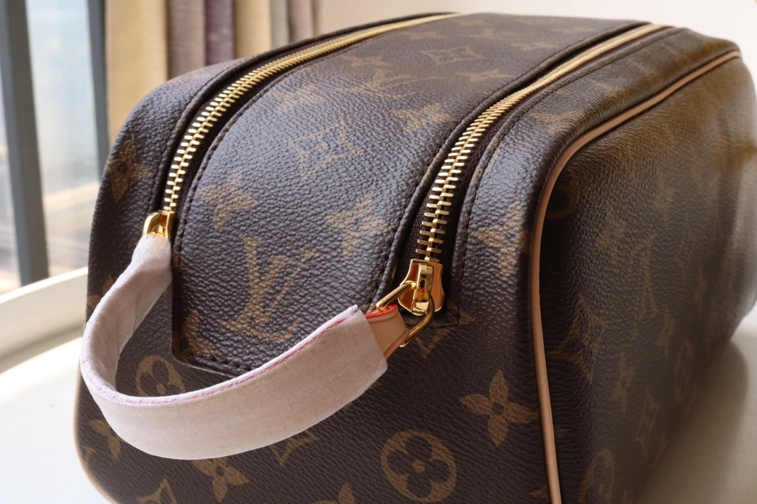 WellDesigned 9464 Louis Vuitton AAA Quality Handbags For Women