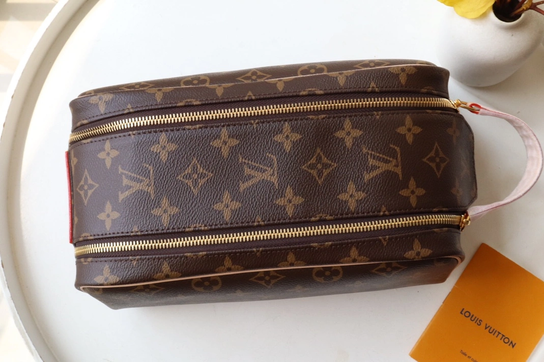WellDesigned 9464 Louis Vuitton AAA Quality Handbags For Women
