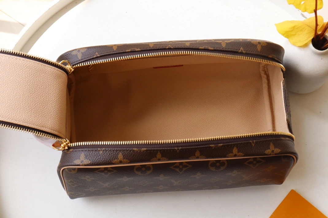 WellDesigned 9464 Louis Vuitton AAA Quality Handbags For Women