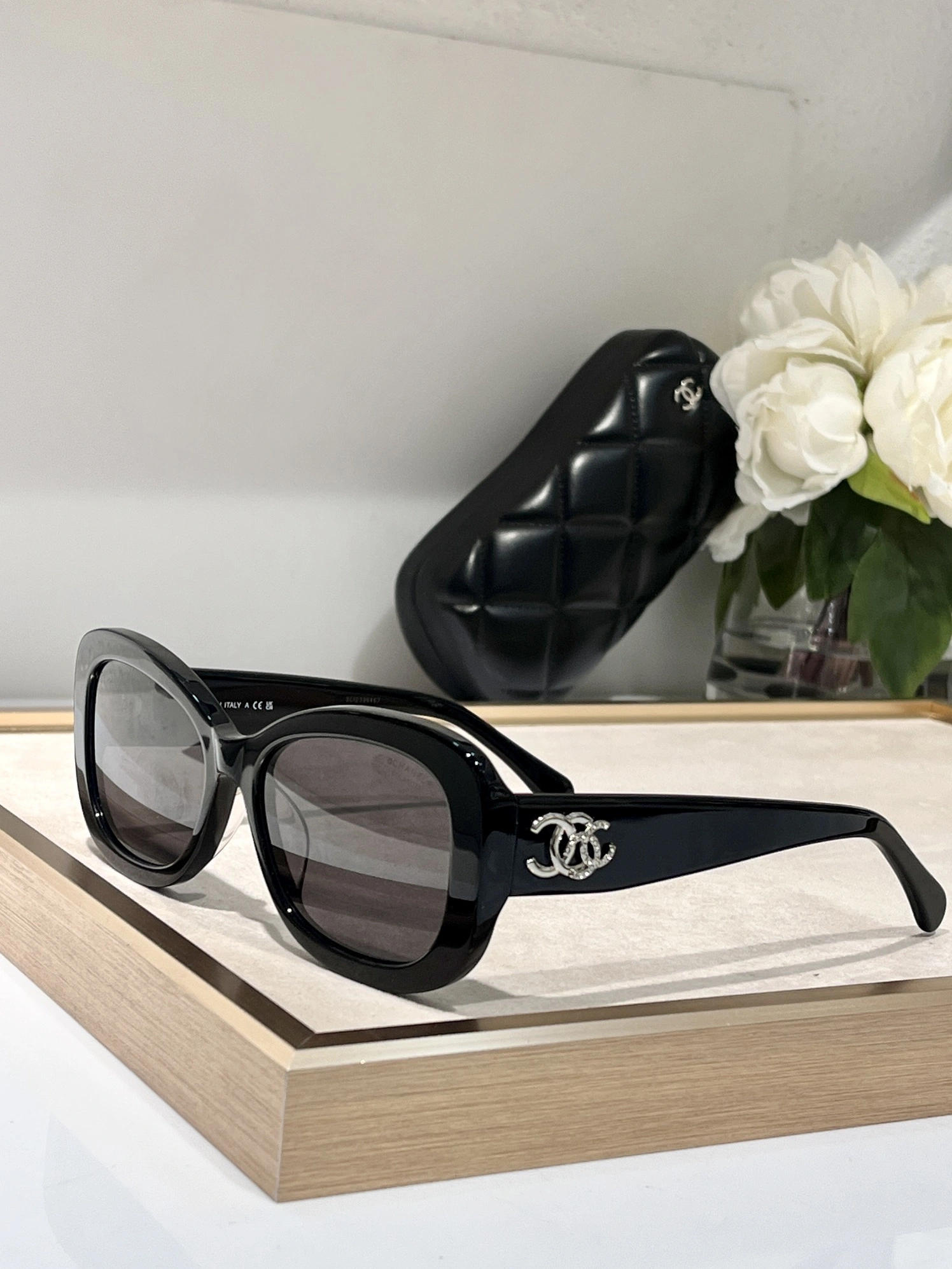 WellDesigned 9472 Chanel AAA Quality Sunglasses