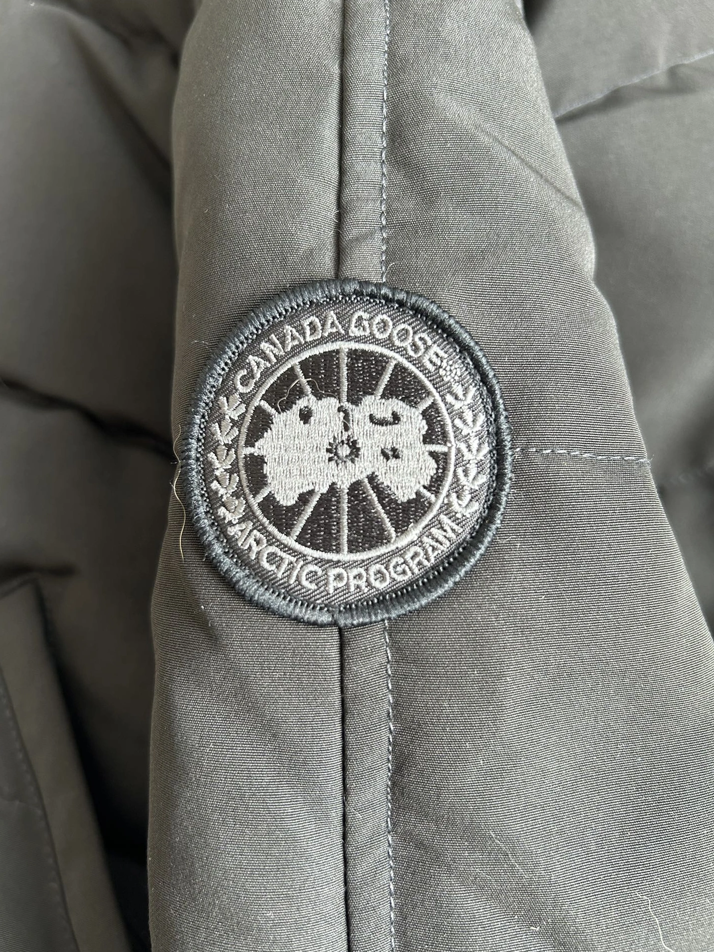 WellDesigned 948 Canada Goose Down Feather Coat Long Sleeved For Women
