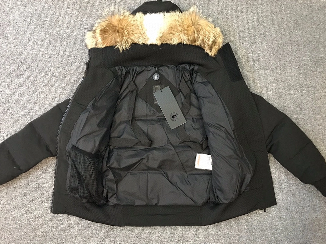 WellDesigned 948 Canada Goose Down Feather Coat Long Sleeved For Women