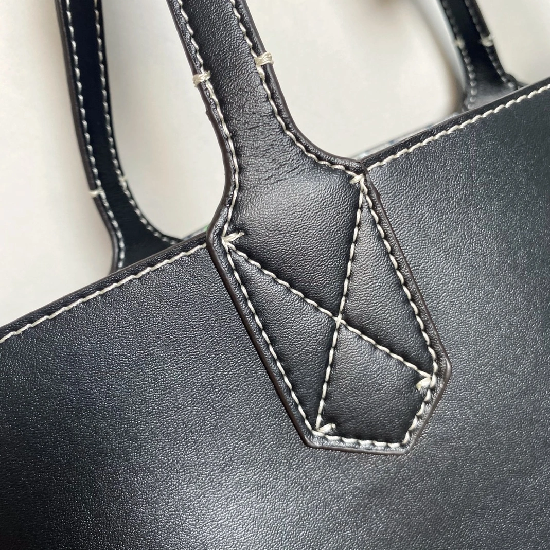 WellDesigned 9551 Gucci AAA Quality Handbags For Women