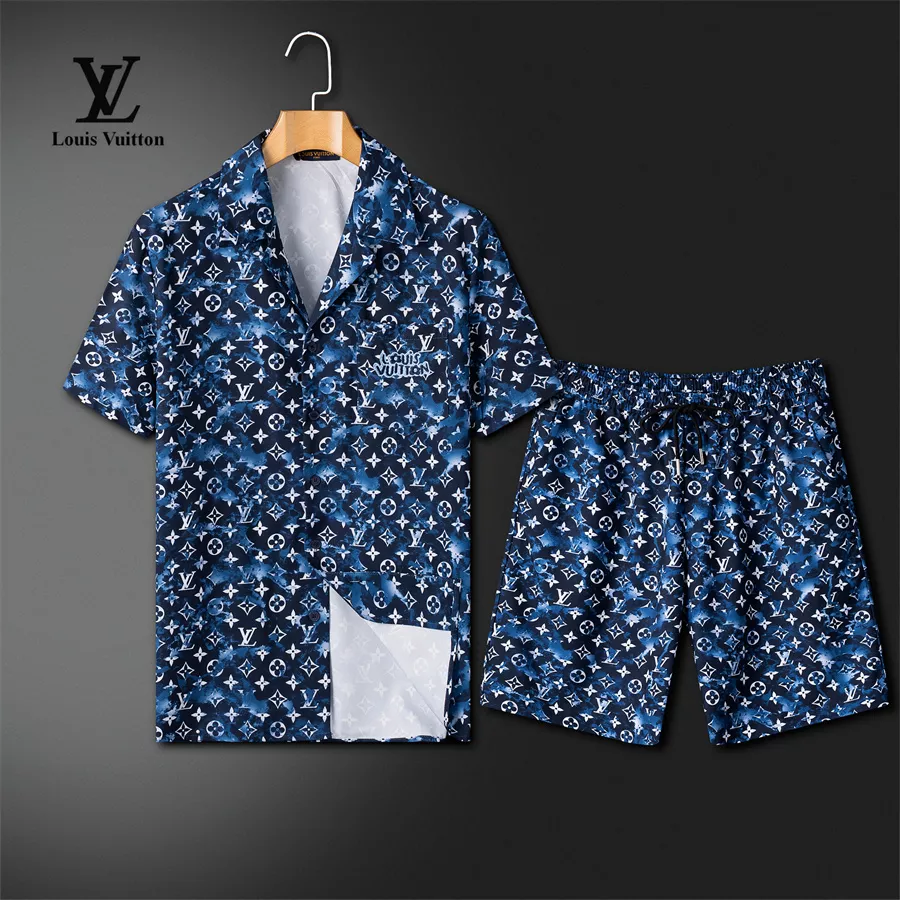 WellDesigned 9620 Louis Vuitton LV Tracksuits Short Sleeved For Men