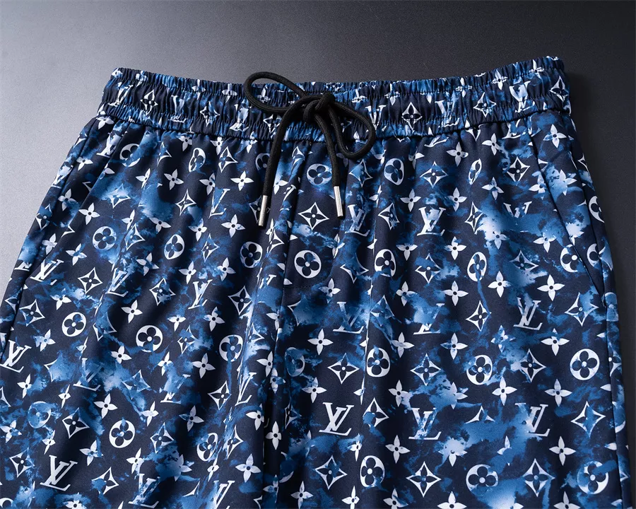 WellDesigned 9620 Louis Vuitton LV Tracksuits Short Sleeved For Men
