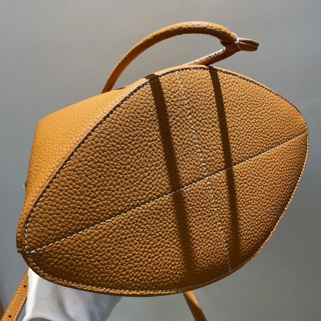 WellDesigned 9636 Burberry AAA Quality Handbags For Women