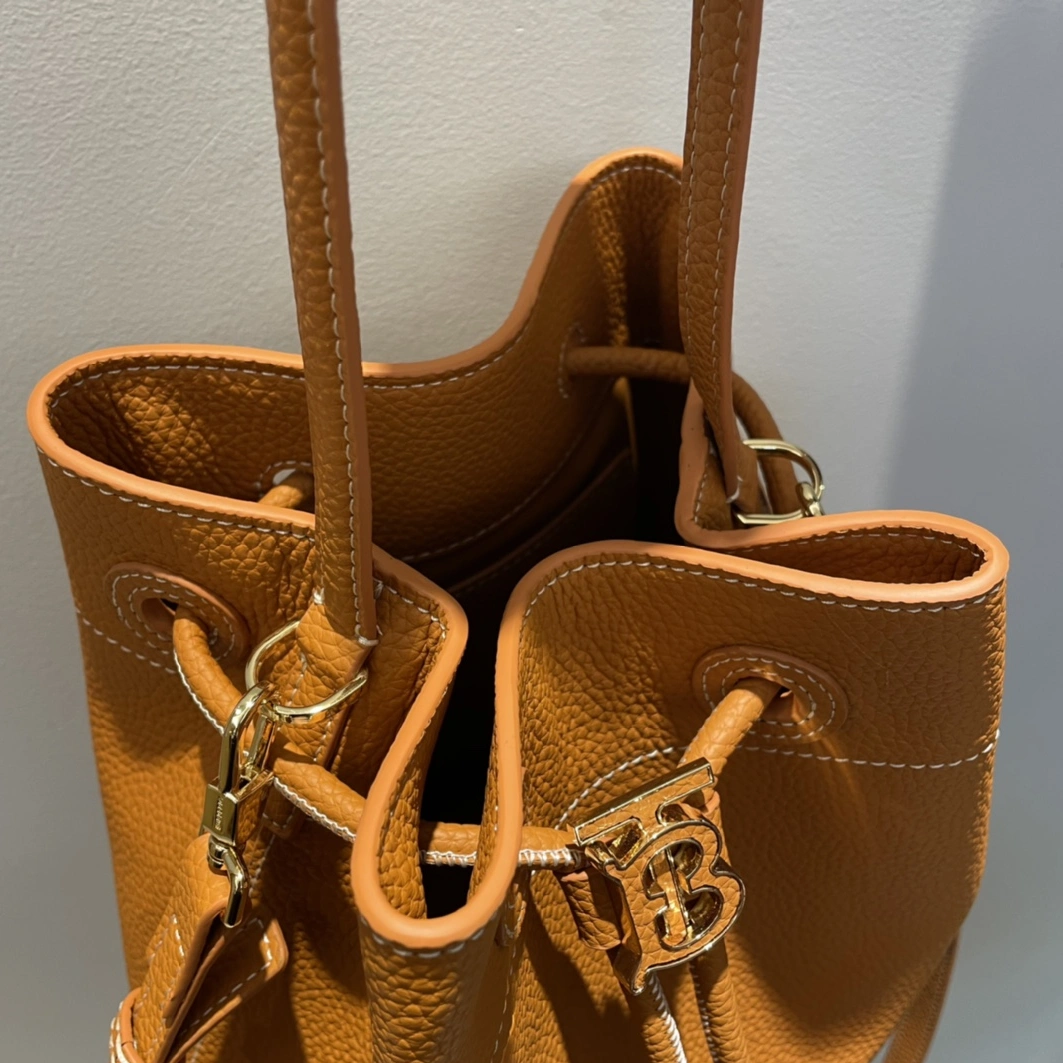 WellDesigned 9636 Burberry AAA Quality Handbags For Women