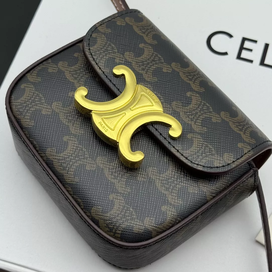 WellDesigned 9679 Celine Wallets