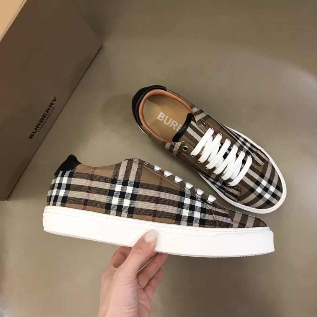 WellDesigned 9762 Burberry Casual Shoes For Men