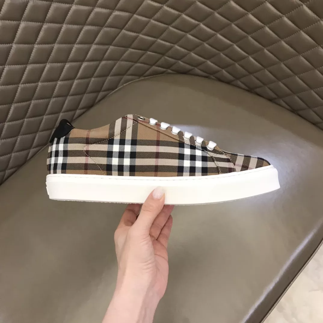 WellDesigned 9762 Burberry Casual Shoes For Men