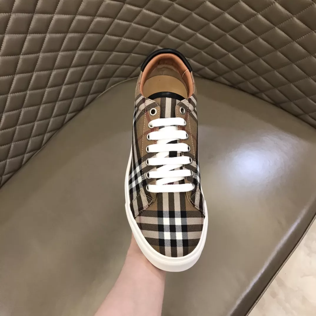 WellDesigned 9762 Burberry Casual Shoes For Men