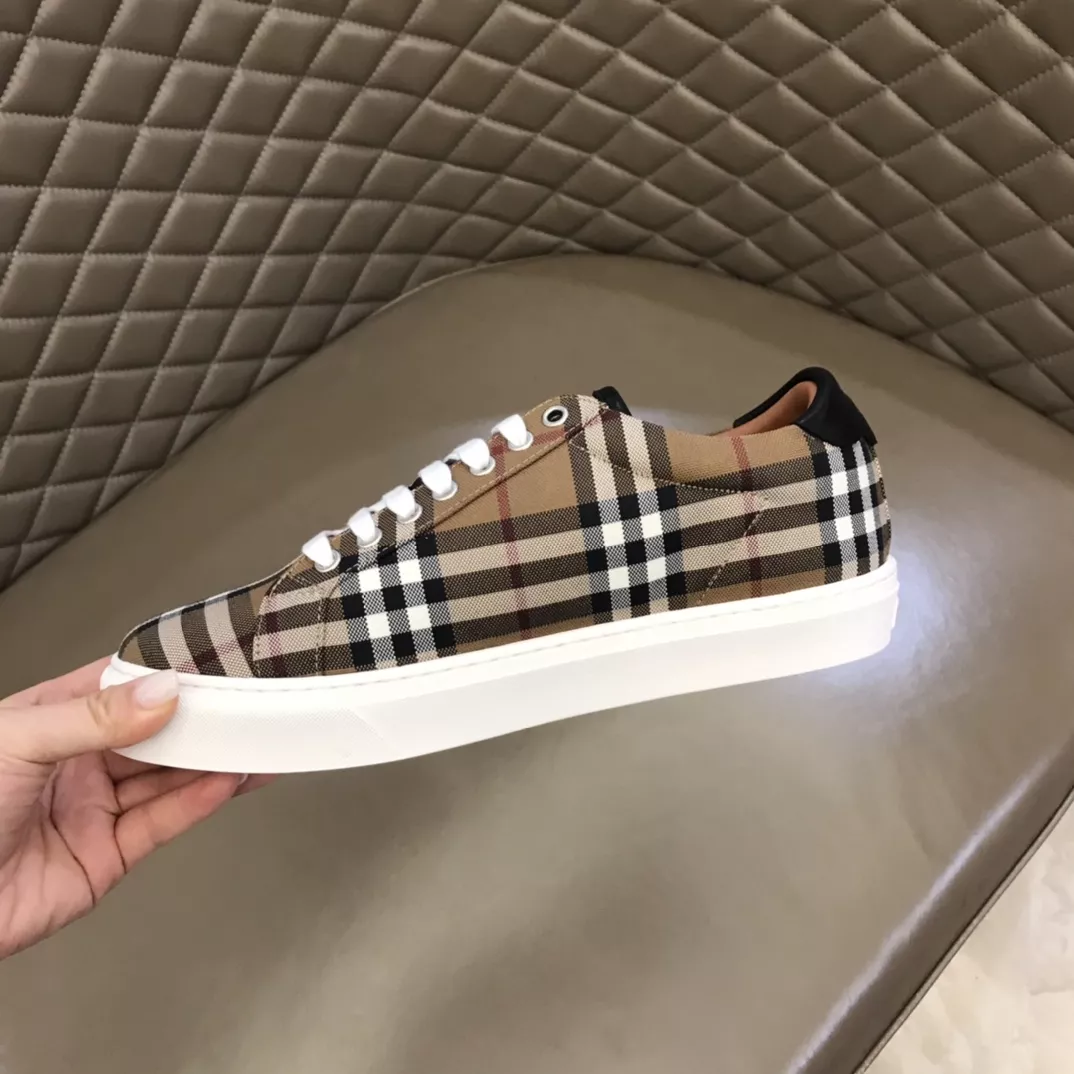 WellDesigned 9762 Burberry Casual Shoes For Men