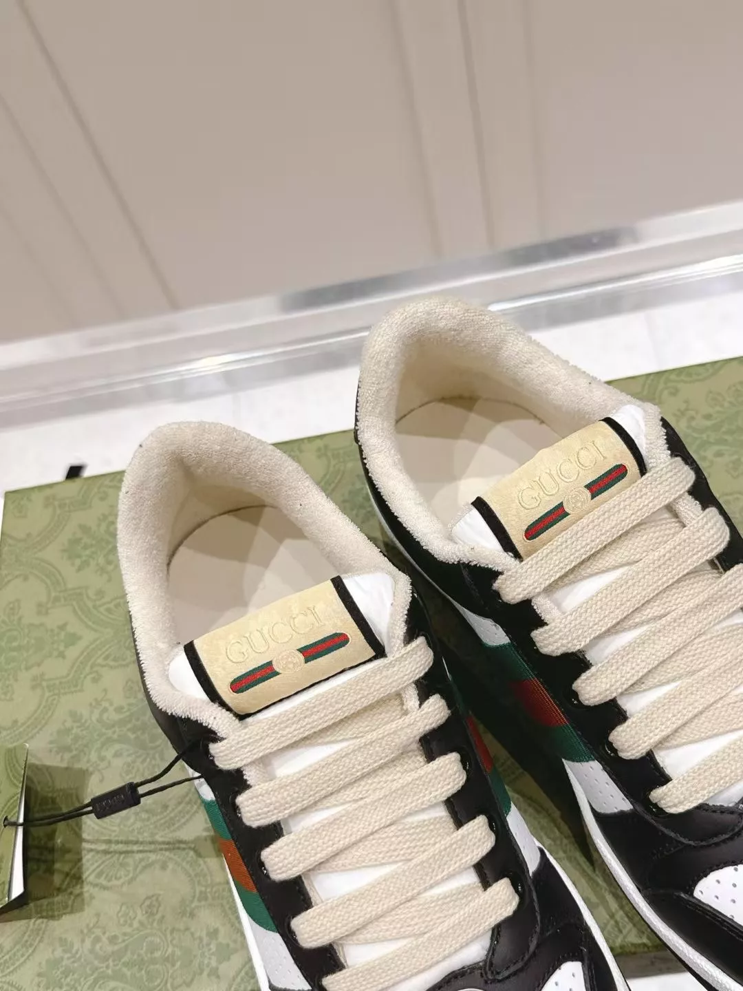 WellDesigned 9900 Gucci Casual Shoes For Women