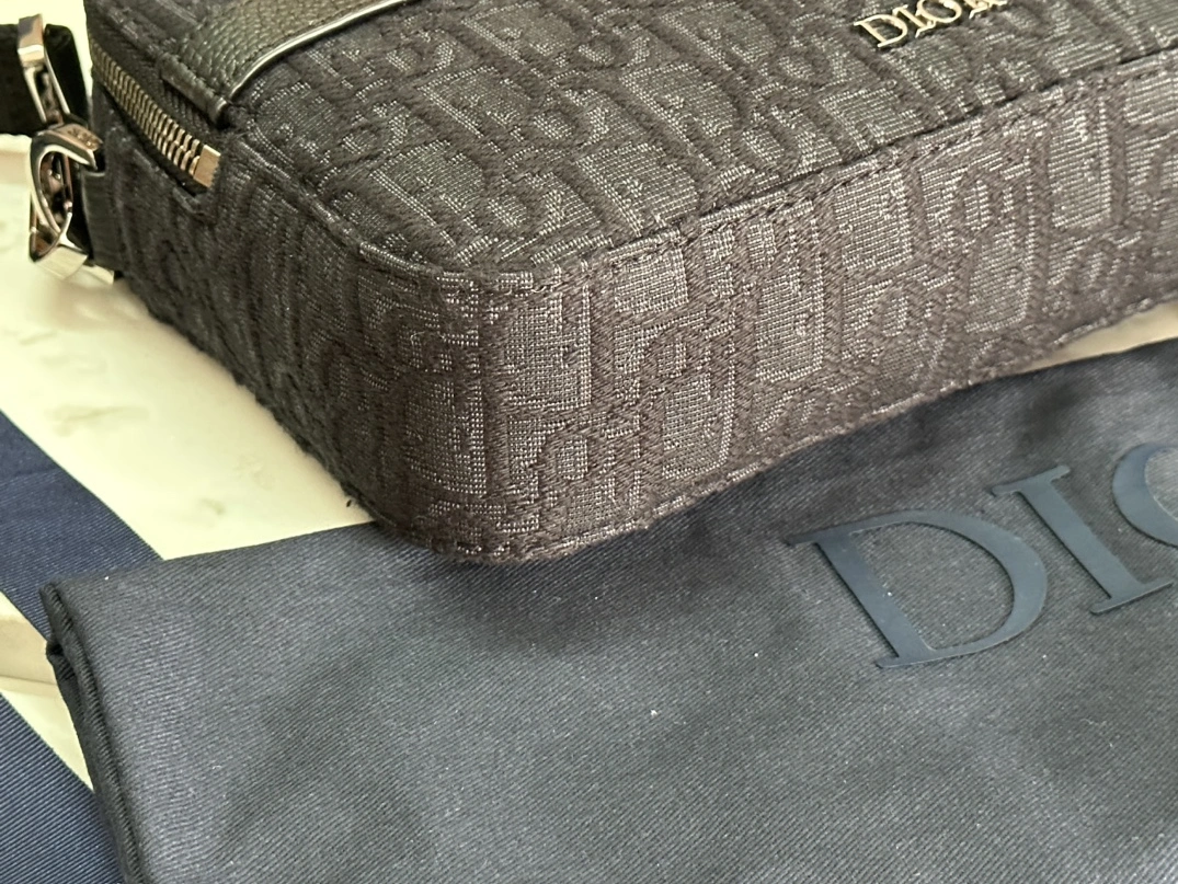 WellDesigned 9909 Christian Dior AAA Man Messenger Bags