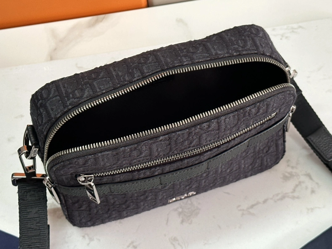 WellDesigned 9909 Christian Dior AAA Man Messenger Bags