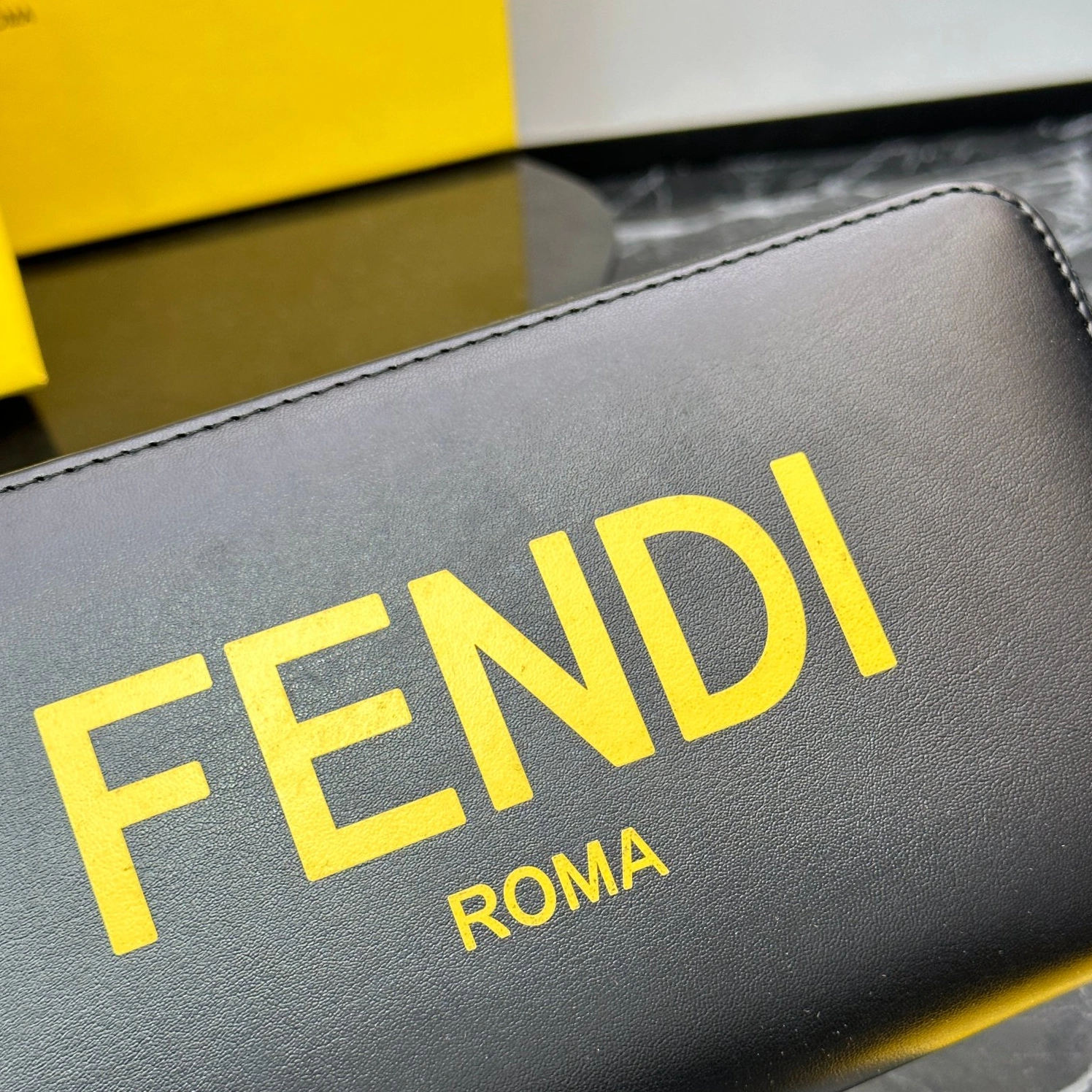 WellDesigned 992 Fendi Wallets For Unisex