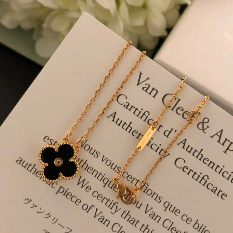 WellDesigned 9920 Van Cleef & Arpels Jewelry Set For Women
