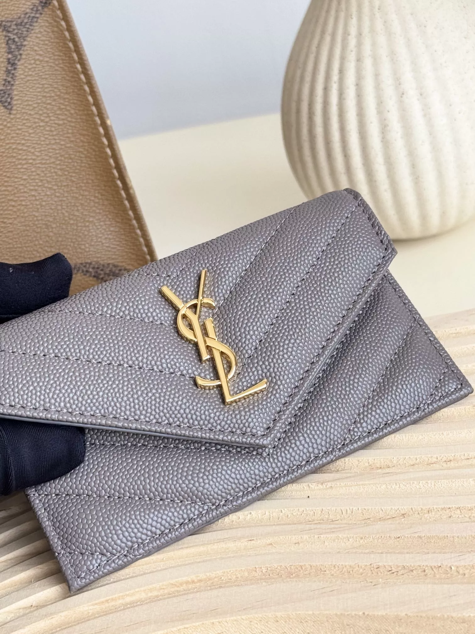 Yves Saint Laurent AAA Quality Card Case For Women Trendsetting 1129