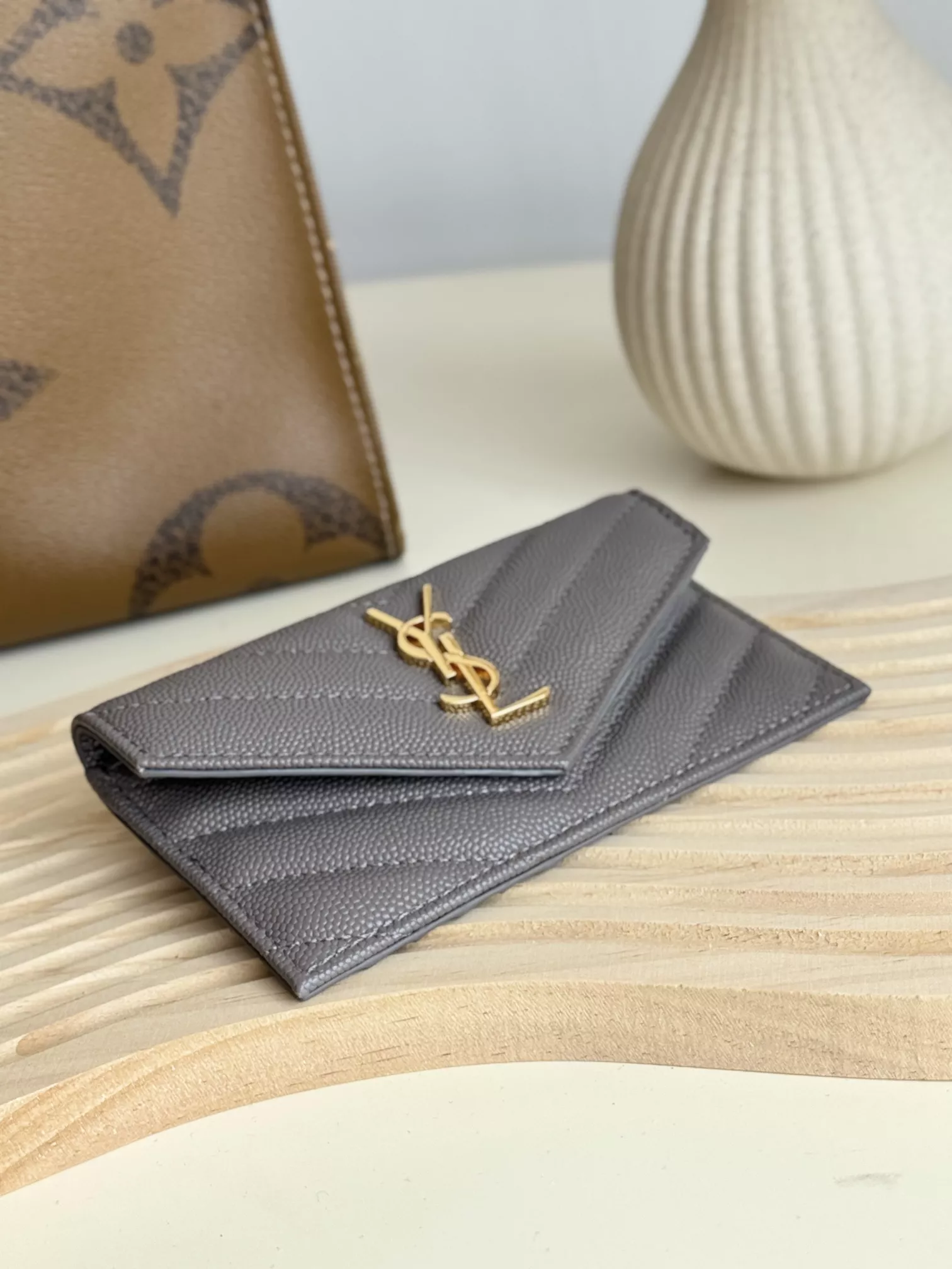 Yves Saint Laurent AAA Quality Card Case For Women Trendsetting 1129