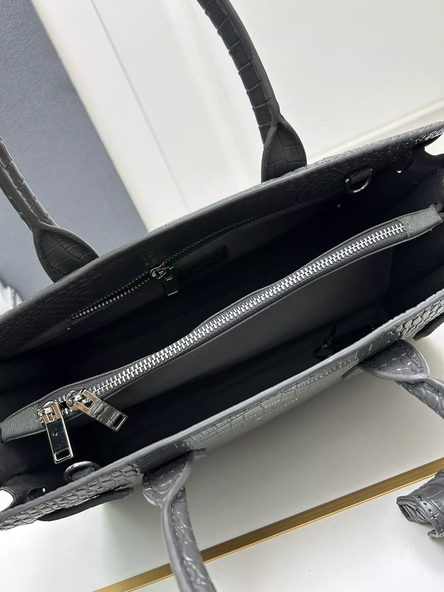 Yves Saint Laurent AAA Quality Handbags For Women EasyMatch 445