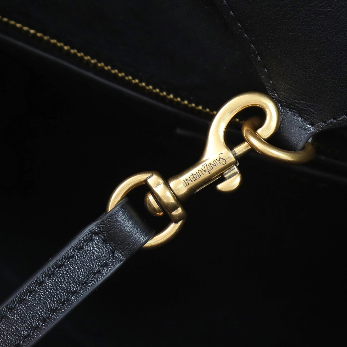 Yves Saint Laurent AAA Quality Handbags For Women Sophisticated 7722