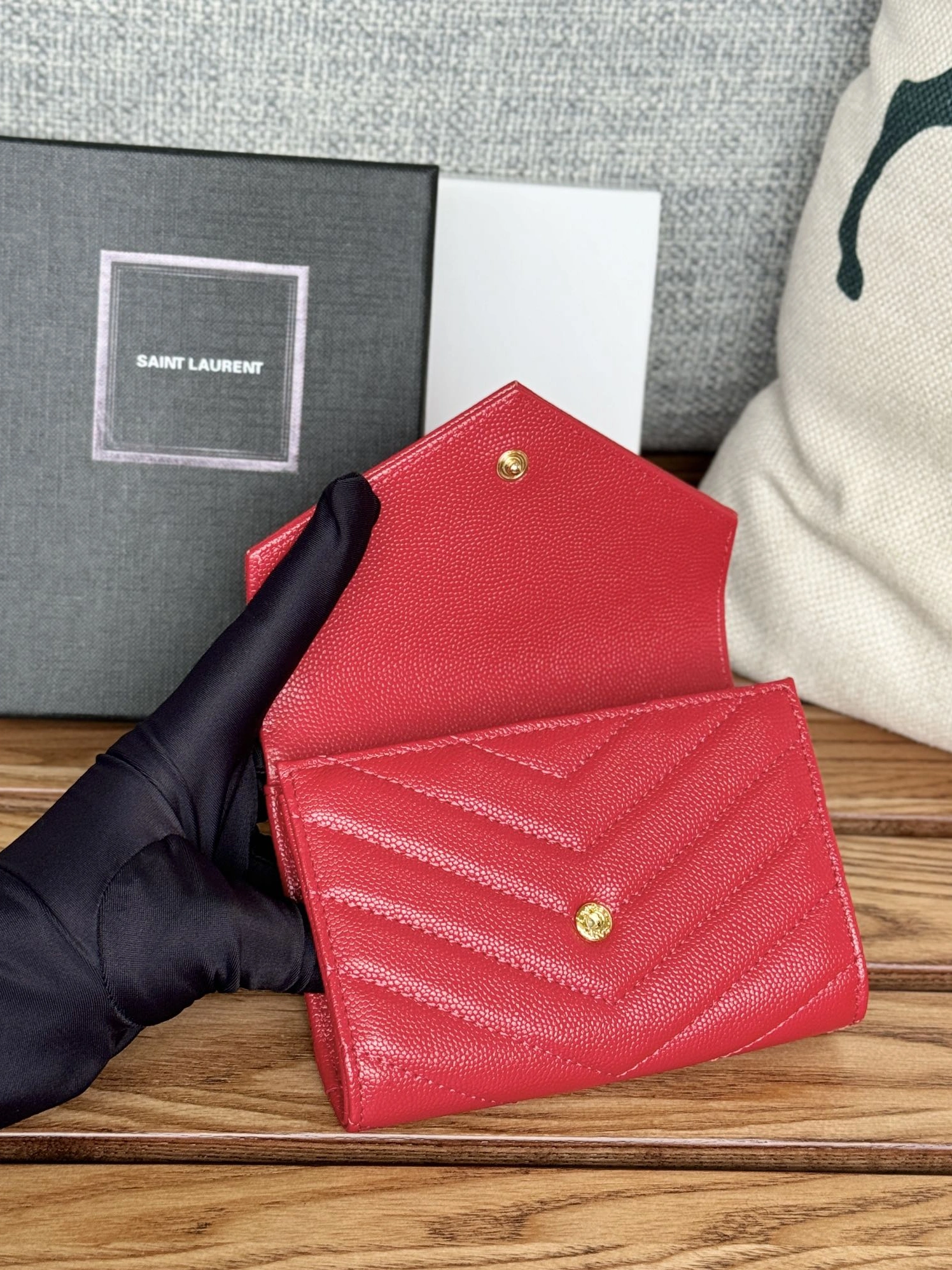Yves Saint Laurent AAA Quality Wallets Classic 8723