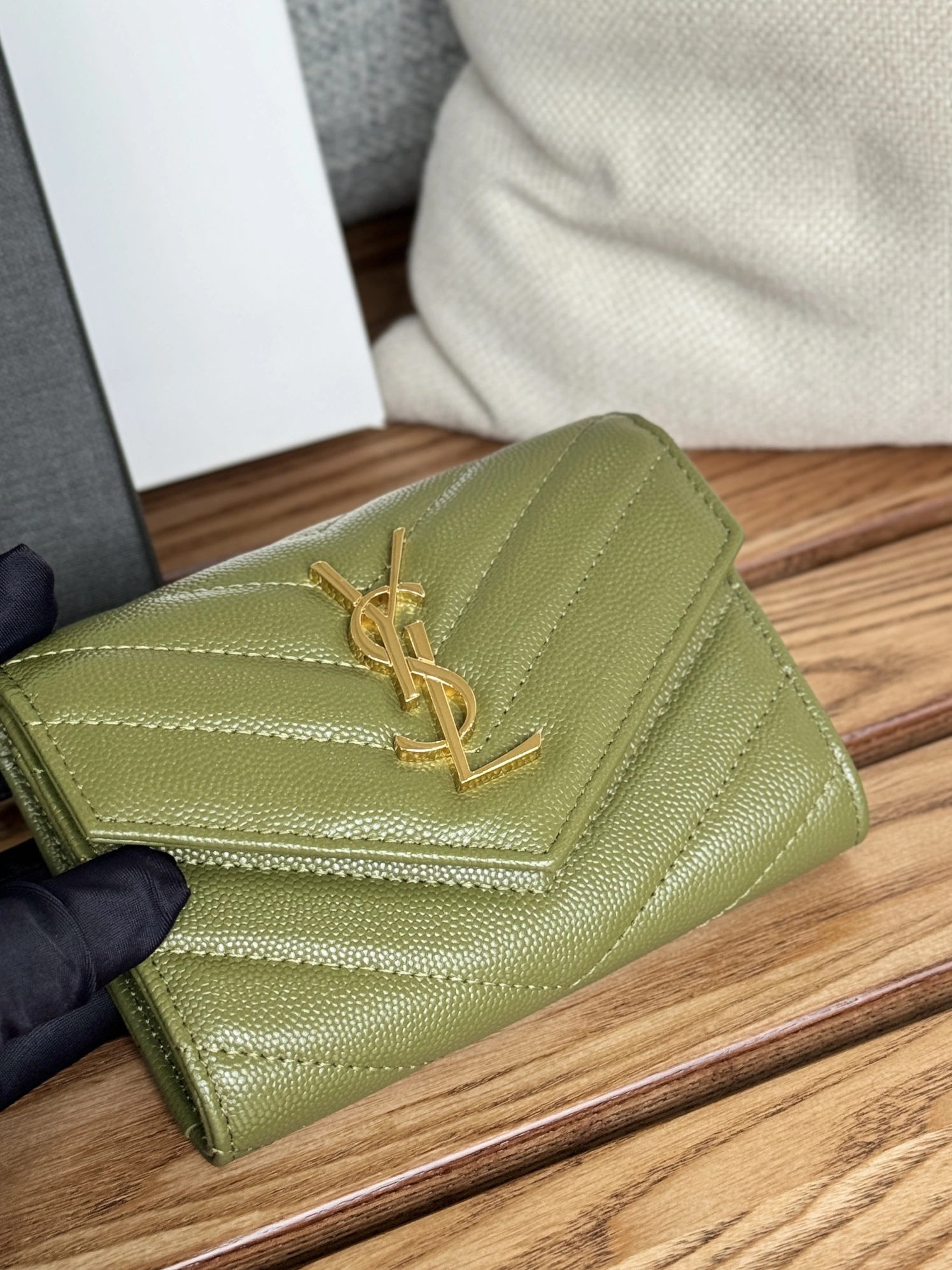 Yves Saint Laurent AAA Quality Wallets EyeCatching 1031