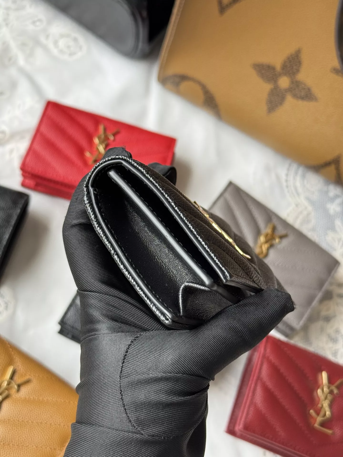 Yves Saint Laurent AAA Quality Wallets For Women Lightweight 8232